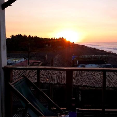 Black Sand Beachhouse Monterrico Exterior foto